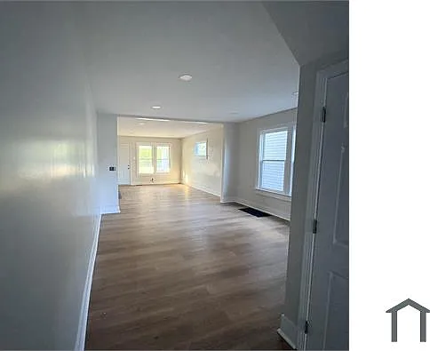 1076 E 15th Ave — Photo 3