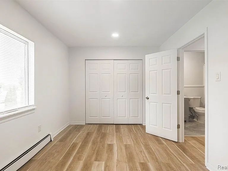 2475 S Commerce Rd #5 — Photo 36
