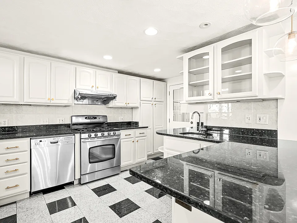 11 Garrison Rd