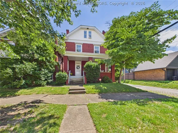 818 4th St, Huntington, WV 25701