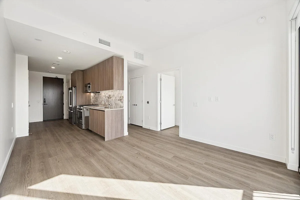 Building Photo - 1 Riva Row #715
