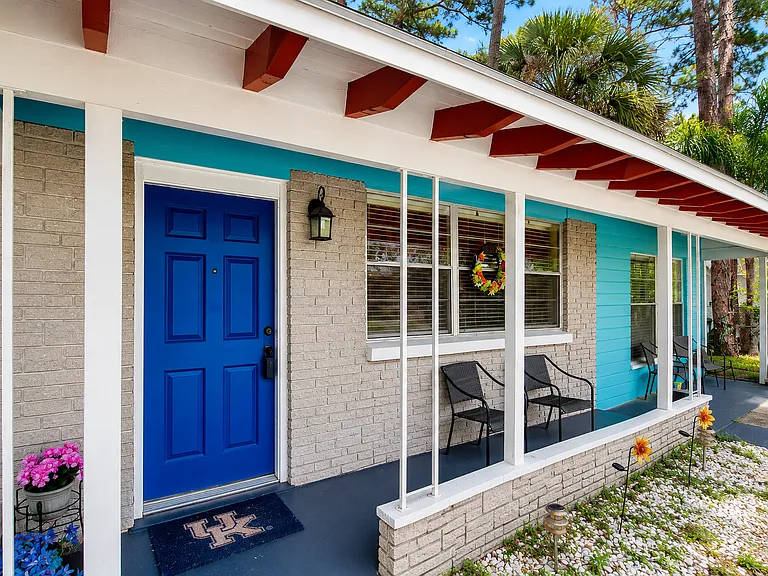 1145 Cordova Ave — Photo 3