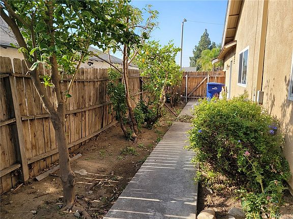 3rd image of 1650 N Barranca Ave