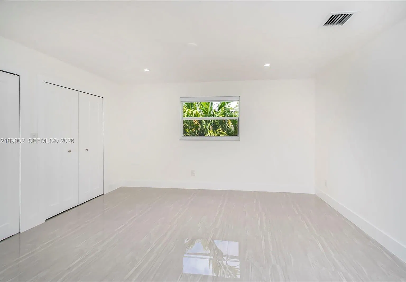 2 bed, 870 sqft, $2,800 — Photo 3