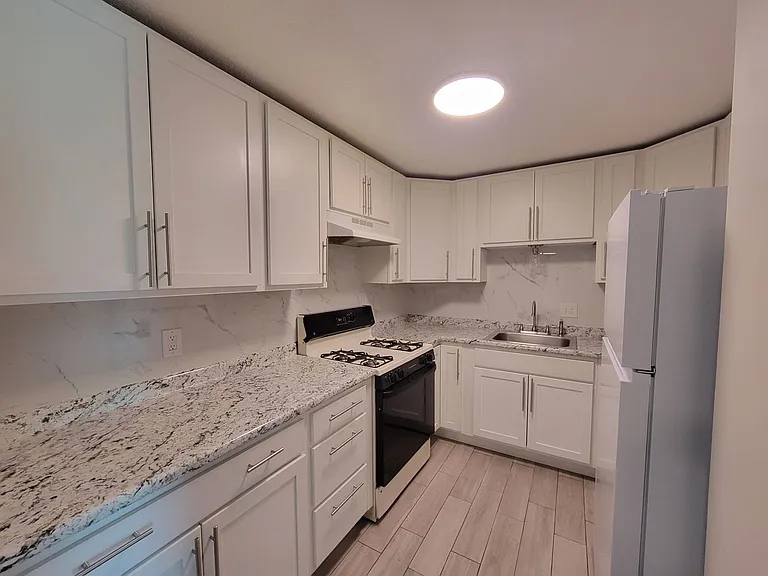 81 Fisherville Rd — Photo 10