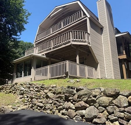 2nd image of 352 Buckhorn Dr