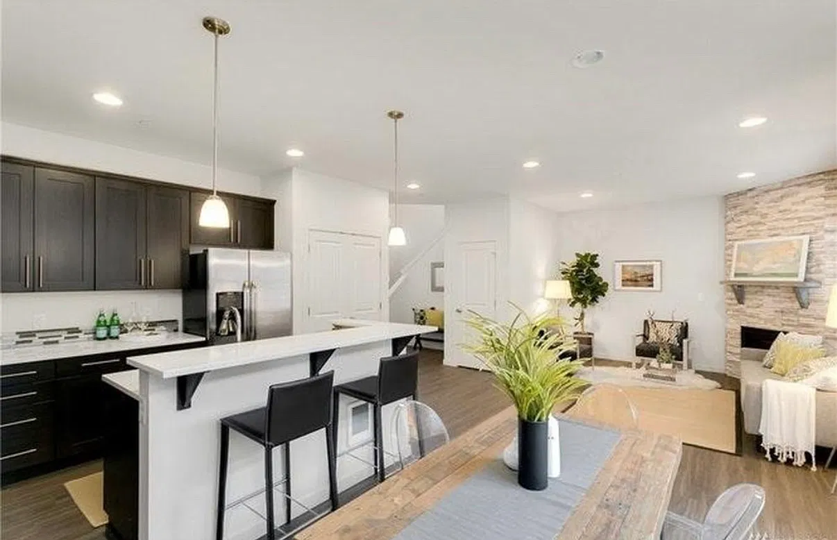 3 bed, 2.5 bath, 1776 sqft, $3,450 — Photo 2