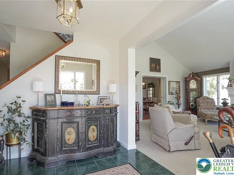 1319 Shady Ln — Photo 6
