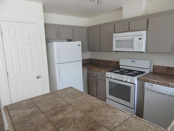 5th image of 2476 Lakeside Dr APT 1