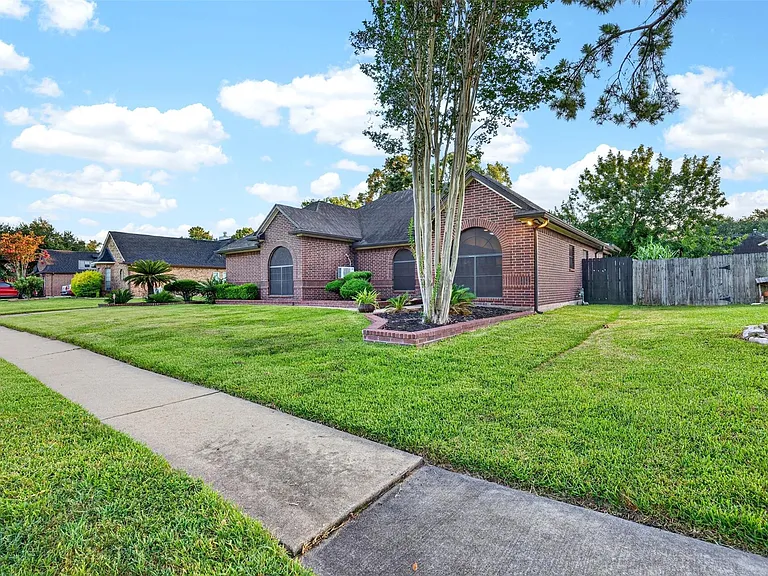 18610 Autumn Hills Dr — Photo 5