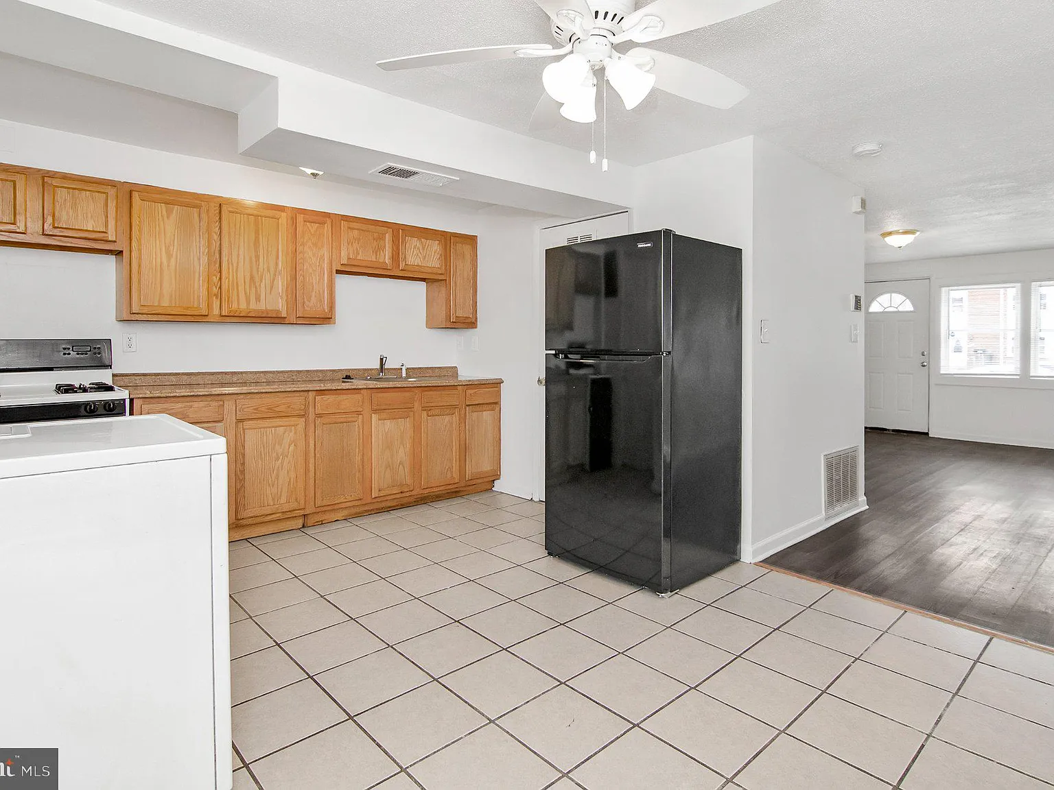 3 bed, 1.0 bath, 1024 sqft, $1,675 — Photo 4
