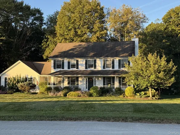 76 Rockledge Drive, Pleasant Valley, NY 12569