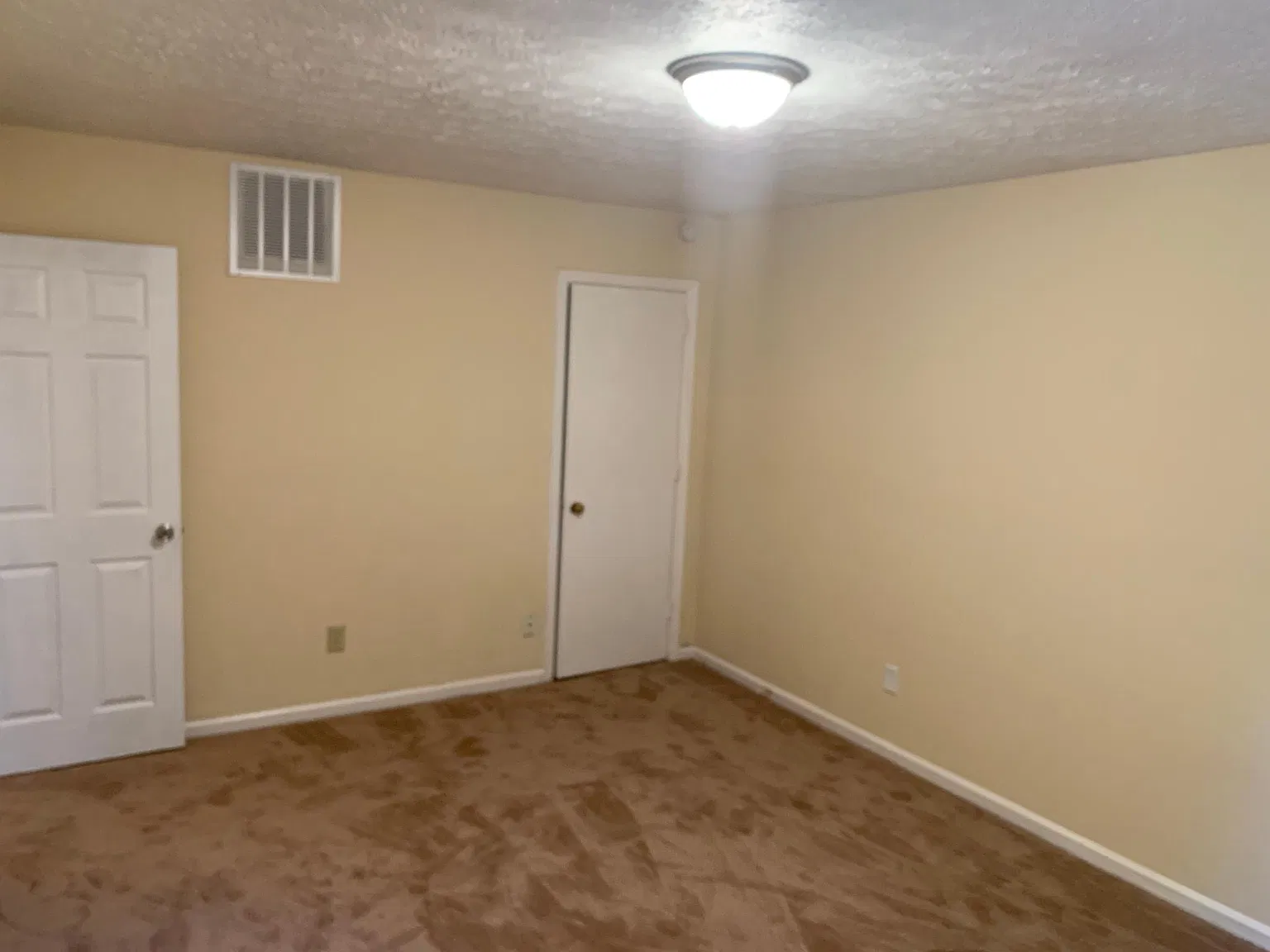 2404 Elkwood Ct — Photo 4