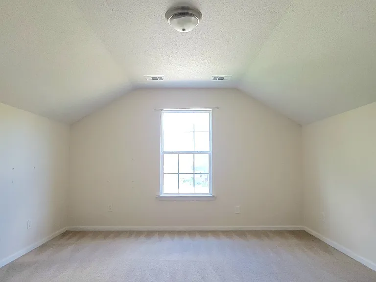 435 Creekside Cir — Photo 16