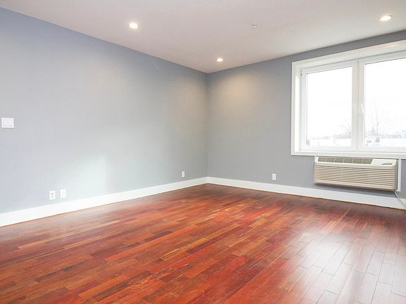 3rd image of 804 Jefferson Ave APT 3E