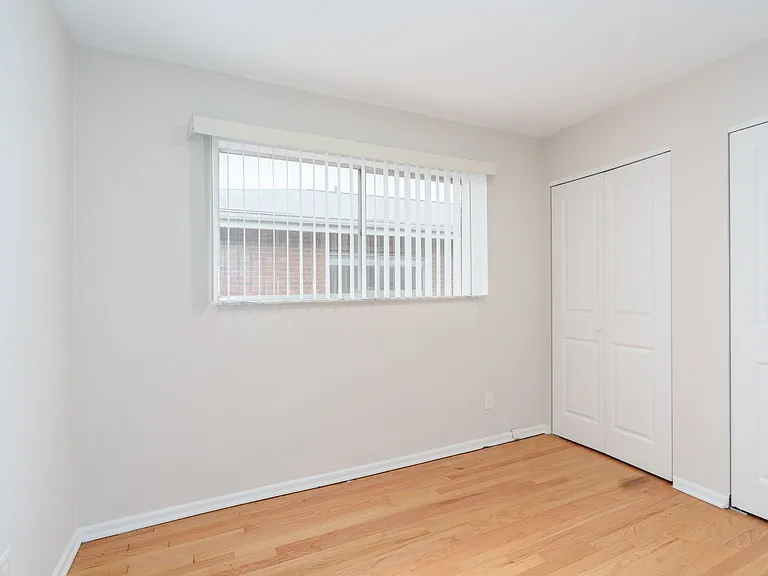 Lindenwood Heights Apartments — Photo 23