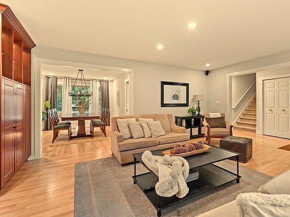 4th image of 2685 Byron Rd