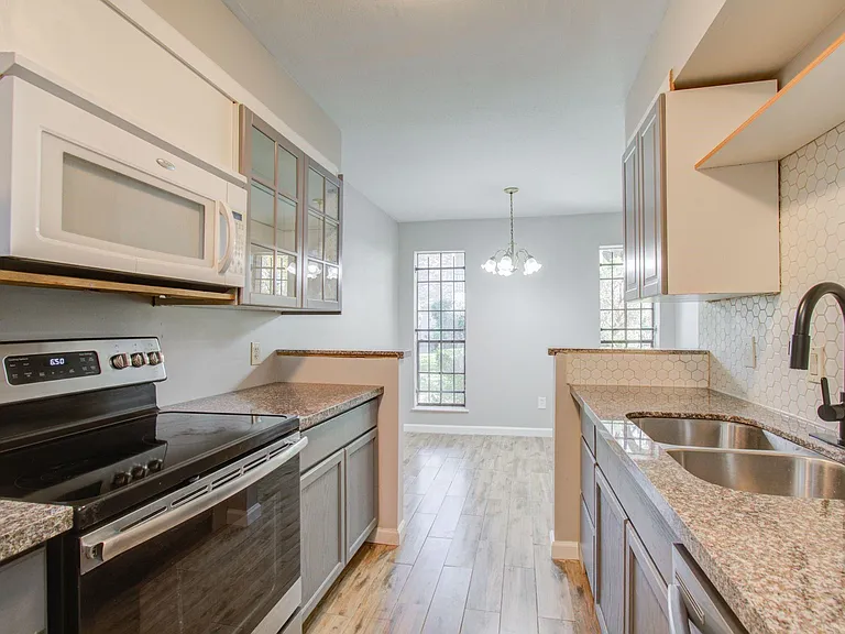 9495 Fondren Rd — Photo 10