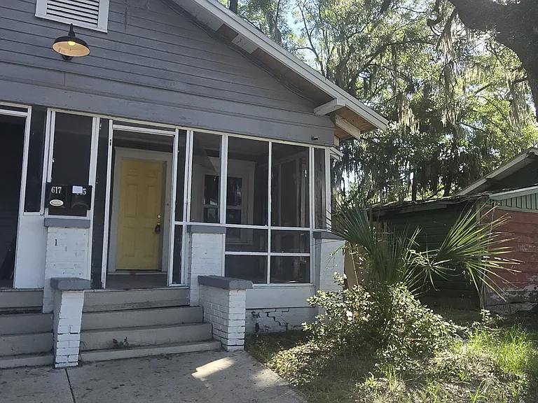 615 Fern St — Photo 2