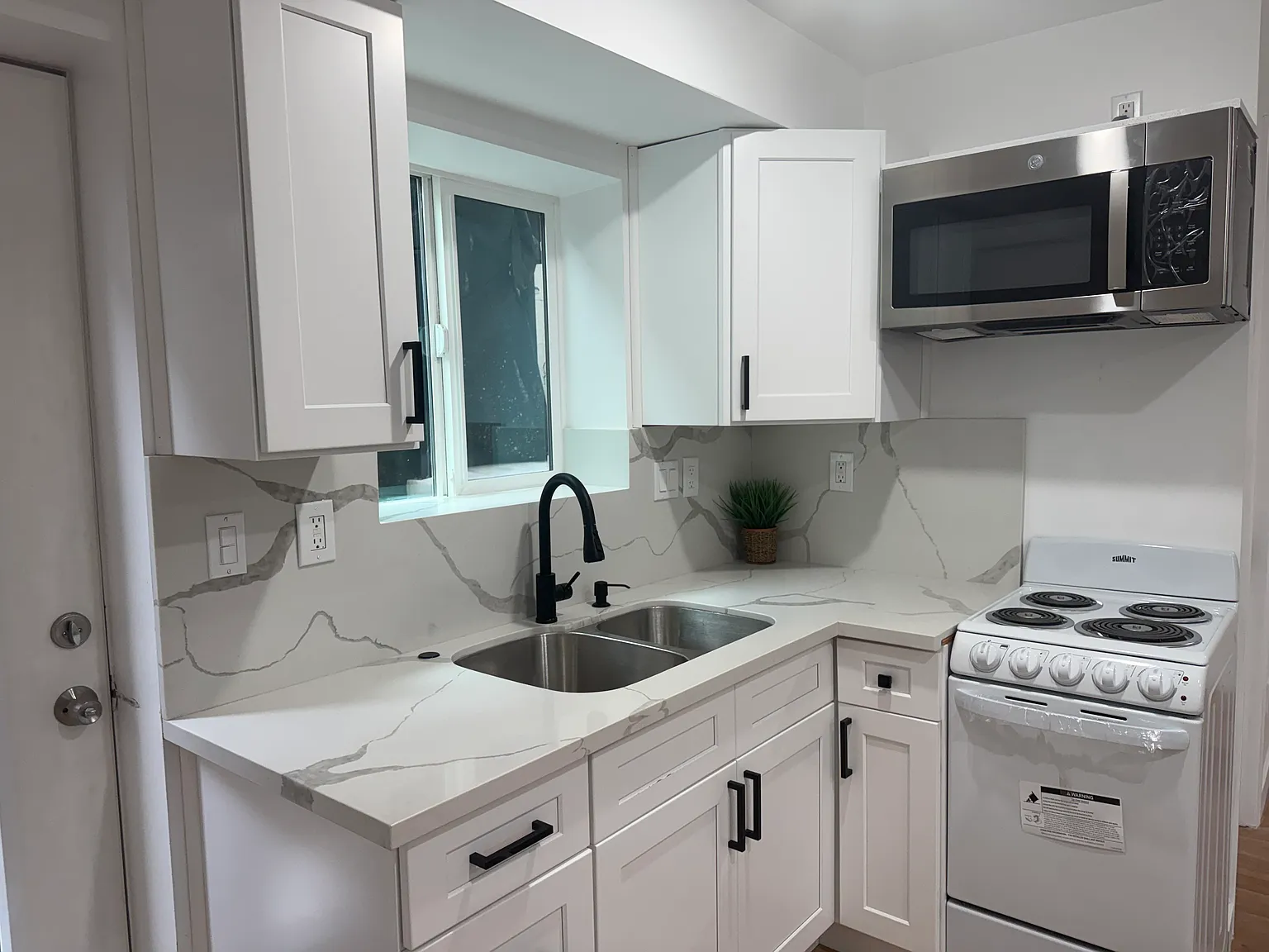 Studio, $1,800 — Photo 4