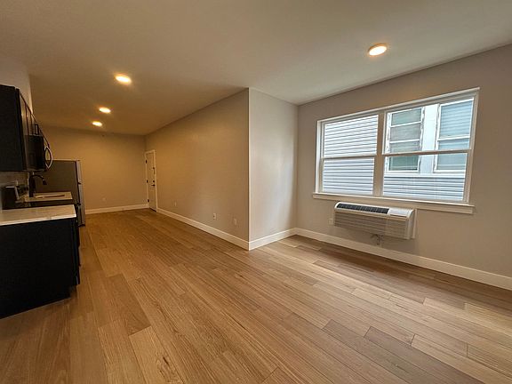 4th image of 213 French St #6