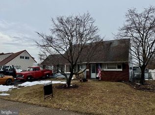 46 Trail Rd, Levittown, PA 19056