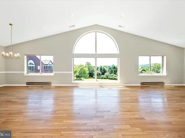 104 Mercer Ct APT 15-6, Frederick, MD 21701