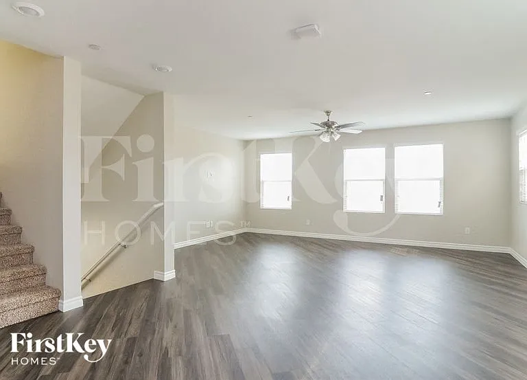 803 N Water St — Photo 3