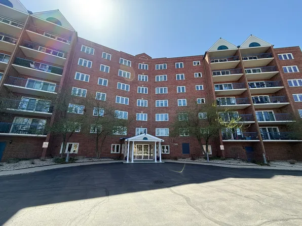 7120 N Milwaukee Ave APT 305, Niles, IL 60714