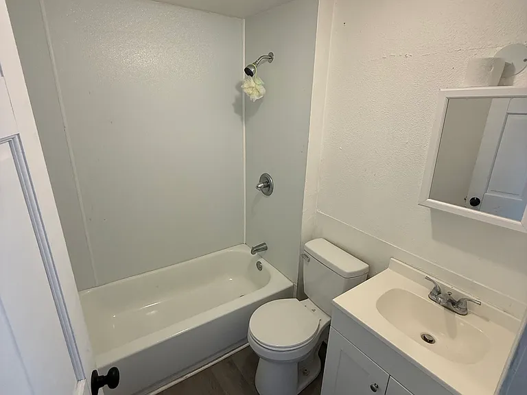 310 E Arcadia Ave — Photo 9