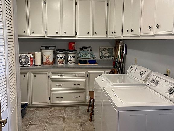 2nd image of 2348 N Marvin Ave
