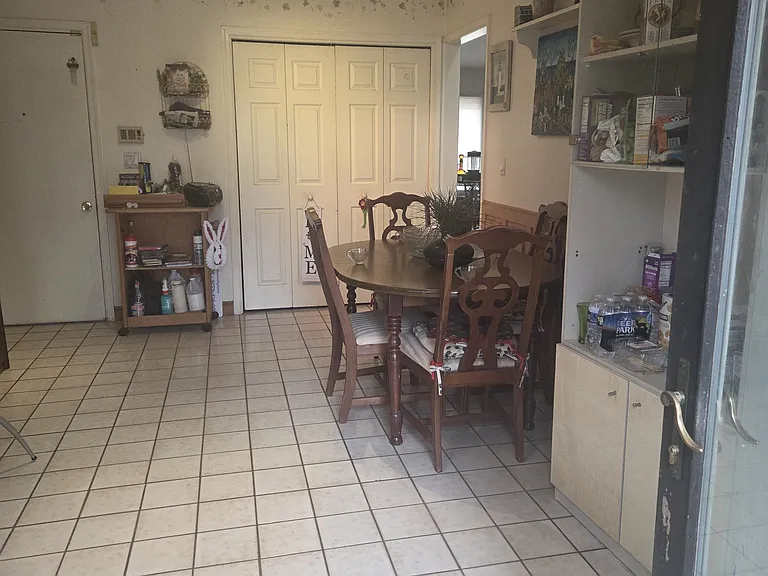 21025 Woodfield Rd — Photo 6