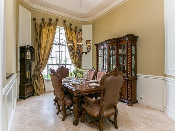 GREAT FOR LARGE DINNERS