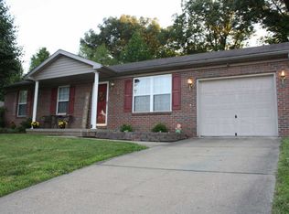 5255 Arches Dr, Newburgh, IN 47630