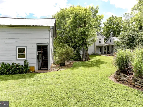 570 S Crawford Rd, Hummelstown, PA 17036