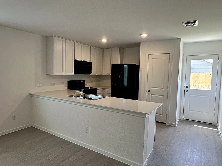 3902 Selawik St — Photo 6