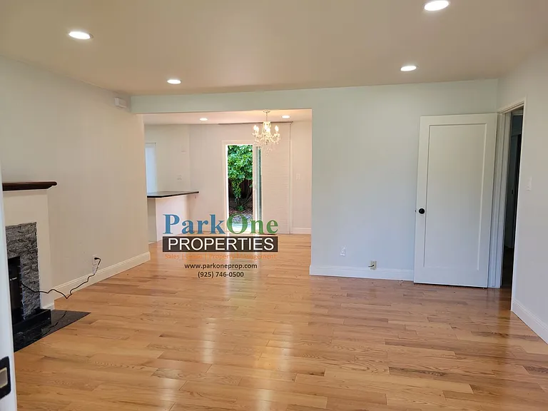 1867 Poplar Dr — Photo 4