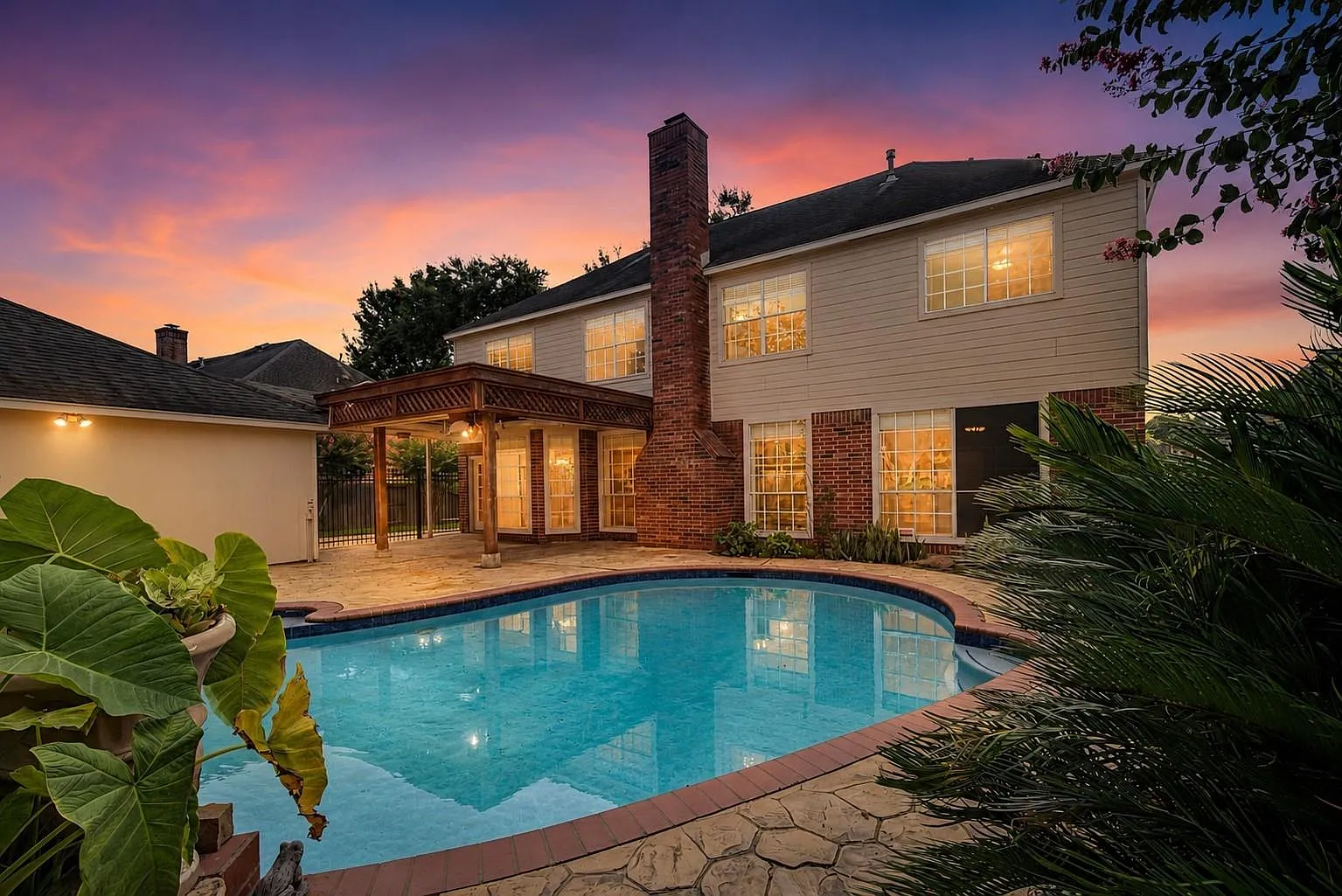 5 bed, 3.5 bath, 4080 sqft, $3,700 — Photo 1