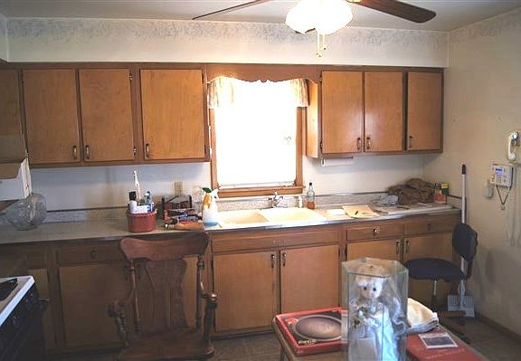 3rd image of 1817 S Parker Dr