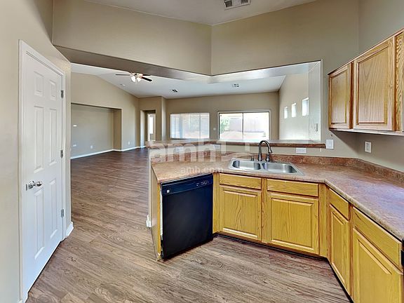 4th image of 2653 W Sunset Way