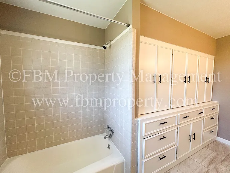 1005 Sunset Dr — Photo 29