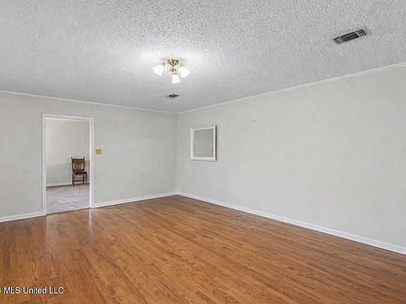 4th image of 64 52nd St