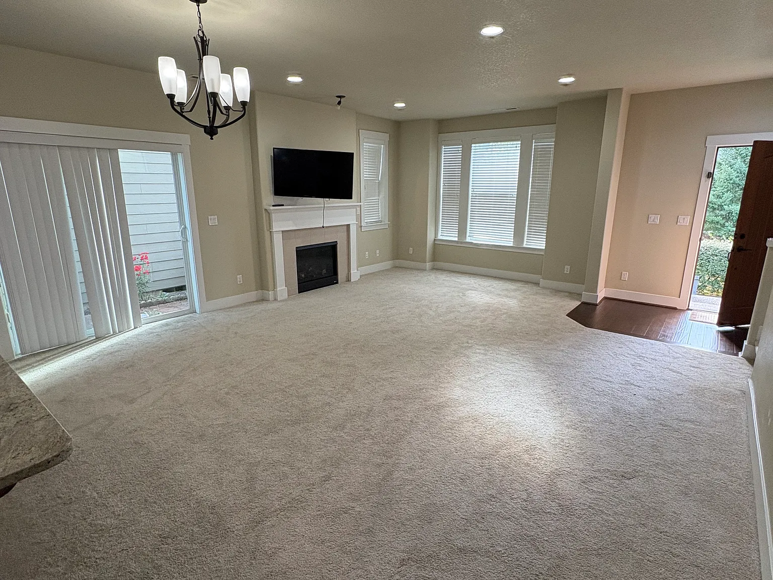 4 bed, 2.5 bath, 1733 sqft, $2,695 — Photo 2
