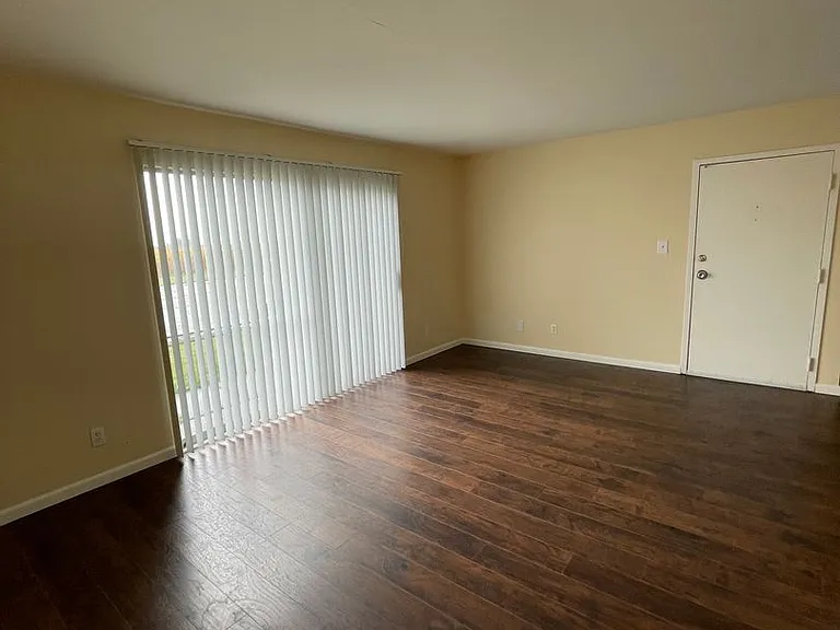 Abbott Acres Apartments — Photo 30