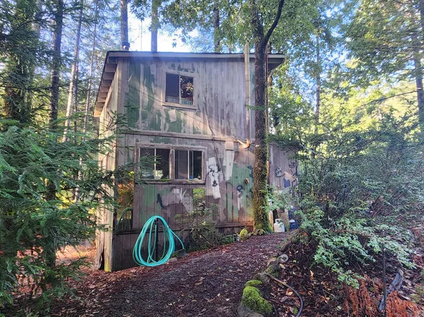 3 W Moody Rd, Garberville, CA 95542