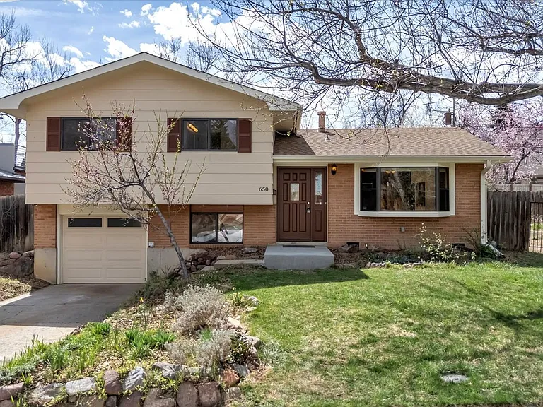 650 Hartford Dr — Photo 1