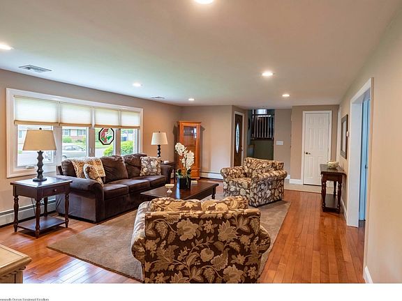 4th image of 24 Morningside Dr