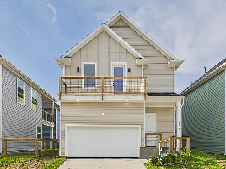 9609 Valeca Dr — Photo 2