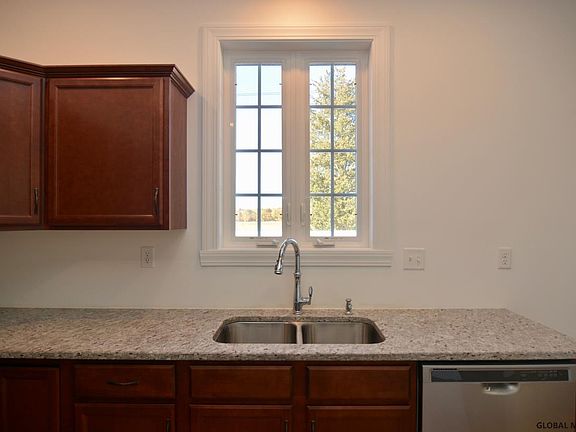 4th image of 20 Cypress St
