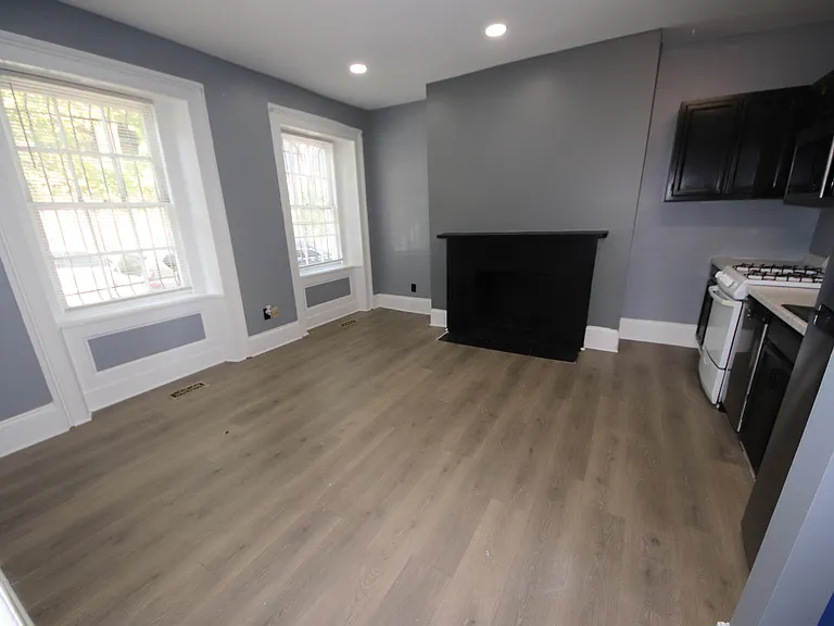 17 E Centre St #1 — Photo 3